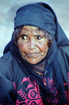 Jordan - Petra: old bedouin woman - photo by J.Kaman