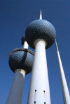 Kuwait city: Kuwait towers - from below - photo by M.Torres