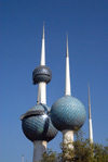 Kuwait city: Kuwait towers - seen from Arabian Gulf street - photo by M.Torres