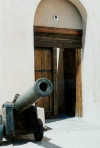 Oman - Nizwa / Nazwa: gun and gate(photo by G.Frysinger)