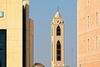 Al-Hofuf, Al-Ahsa Oasis, Al-Ahsa Governorate, Eastern Province, Saudi Arabia: minaret between buildings - Mosque in Umkhraisan Street - photo by M.Torres